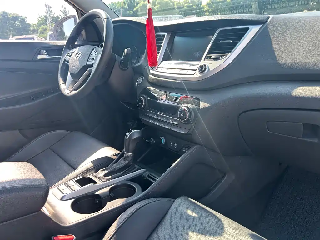 Hyundai Tucson 2017 — фото 25