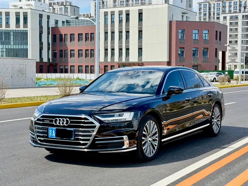Audi A8 2019 — фото 1