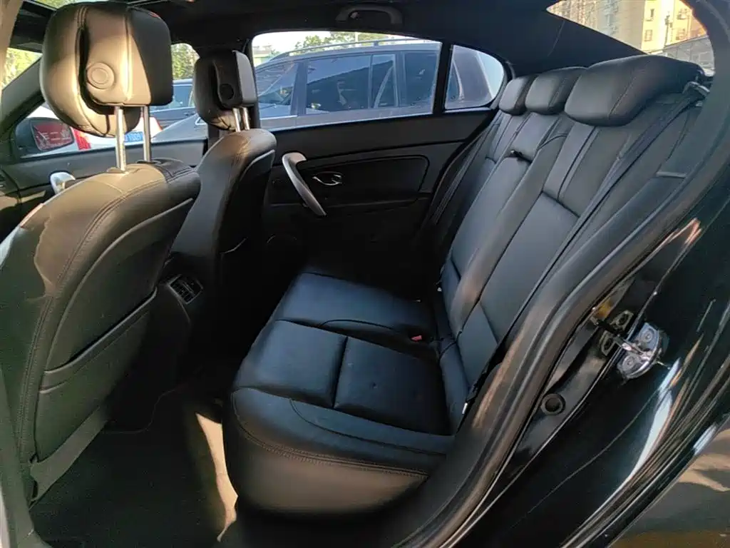 Renault Latitude 2016 — фото 17
