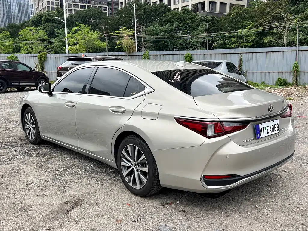 Lexus ES 2019 — фото 4