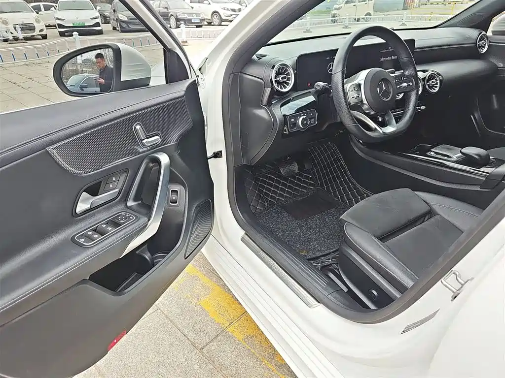 Mercedes-Benz A-Class 2021 — фото 12
