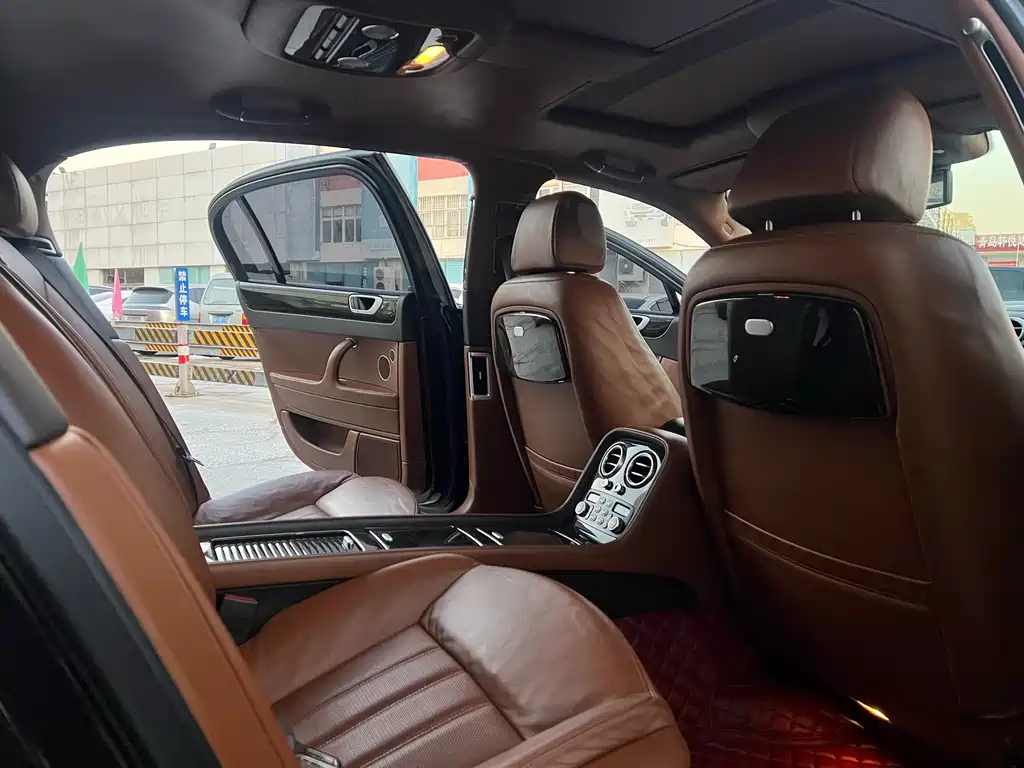 Bentley Flying Spur 2013 — фото 12