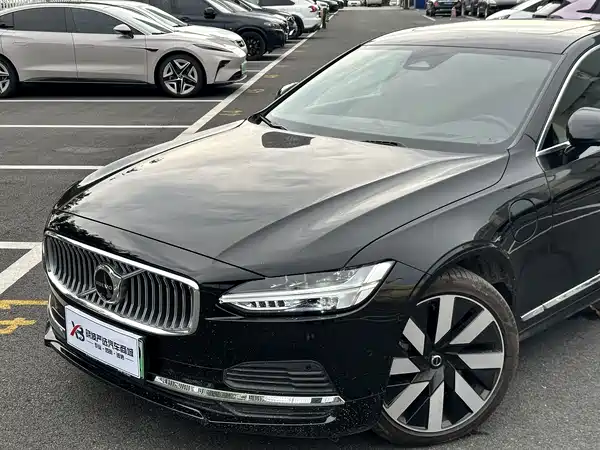 Volvo S90 Plug-In Hybrid 2024