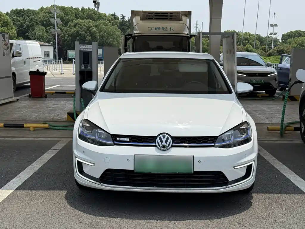 Volkswagen Golf New Energy 2020 — фото 2