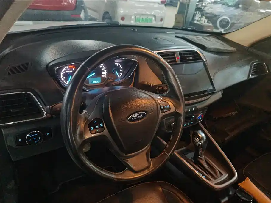 Ford Escort 2017 — фото 12
