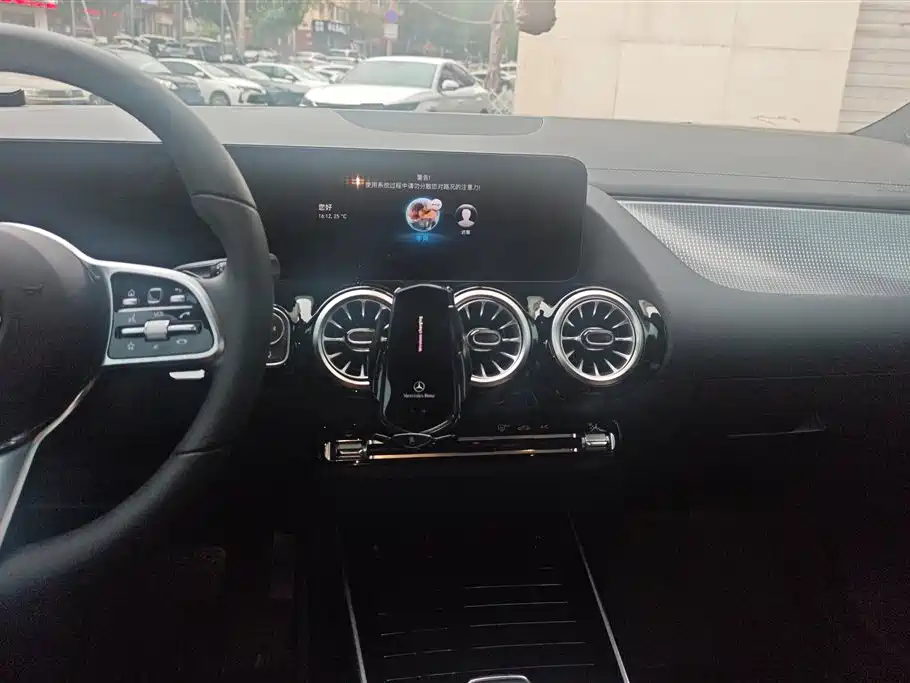 Mercedes-Benz GLA 2023 — фото 13