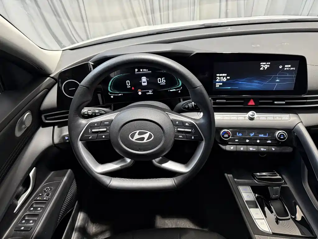 Hyundai Elantra 2023