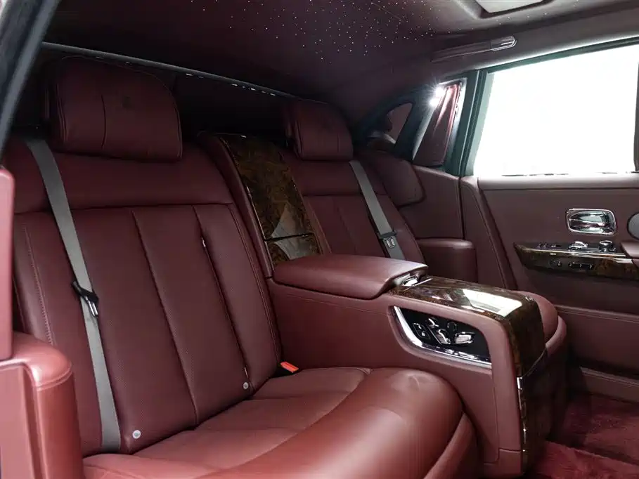 Rolls-Royce Phantom 2019 — фото 14