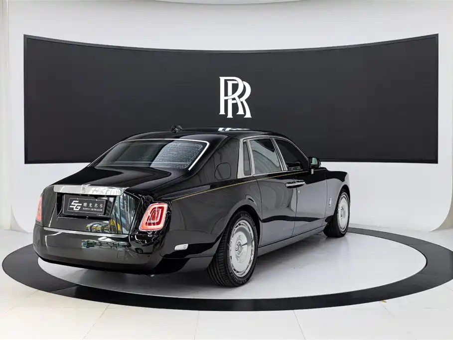 Rolls-Royce Phantom 2019 — фото 4
