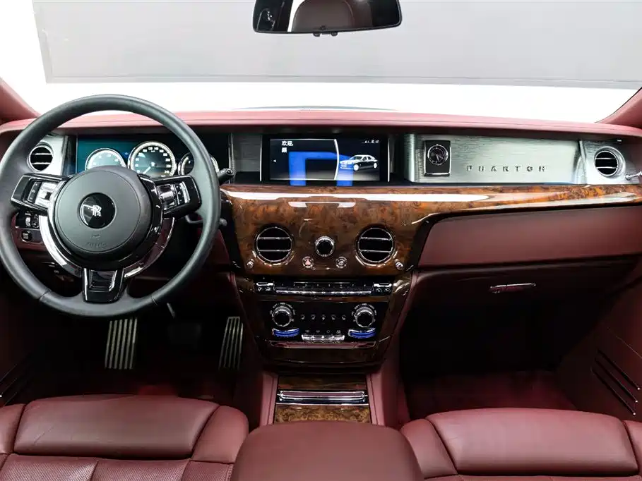 Rolls-Royce Phantom 2019 — фото 10