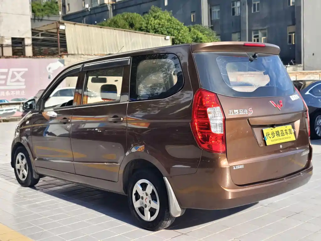 Wuling Hongguang 2015 — фото 18