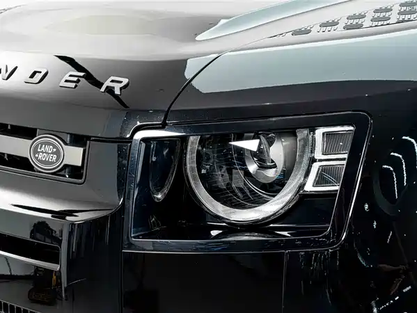 Land Rover Defender 2023