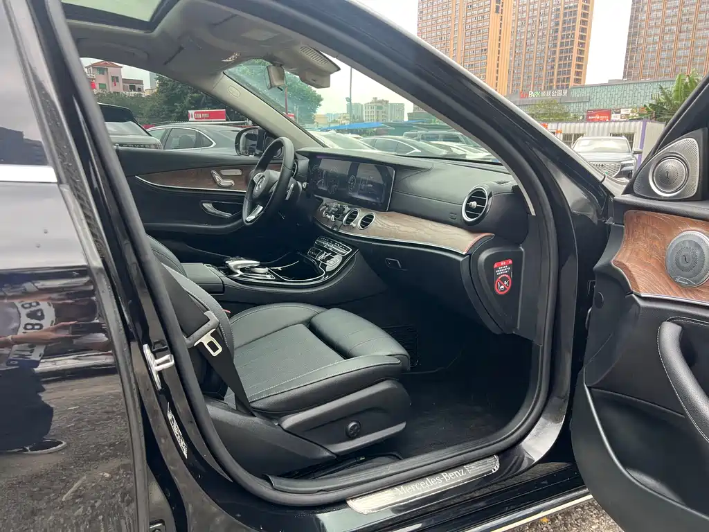 Mercedes-Benz E-Class 2017 — фото 16