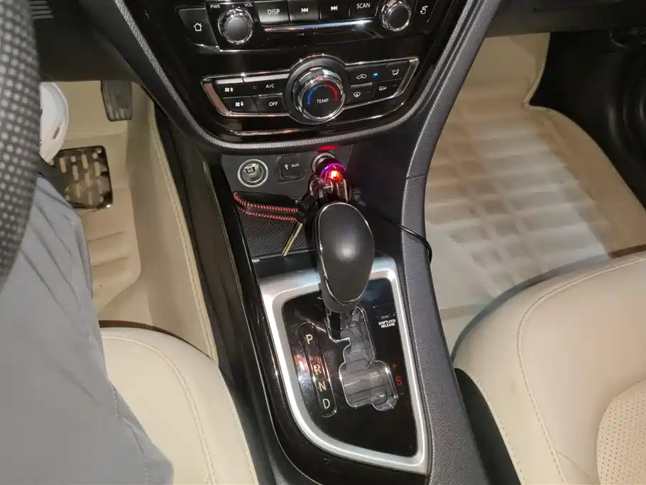 Changan V7 2016 — фото 16