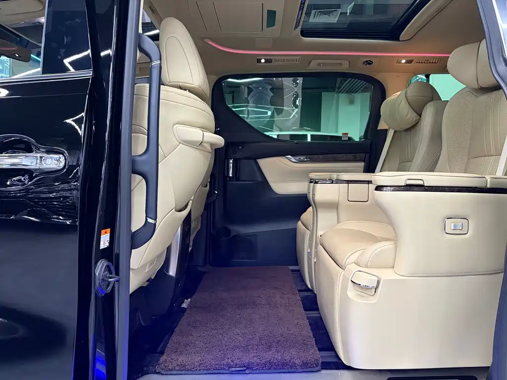 Toyota Alphard 2023 — фото 9