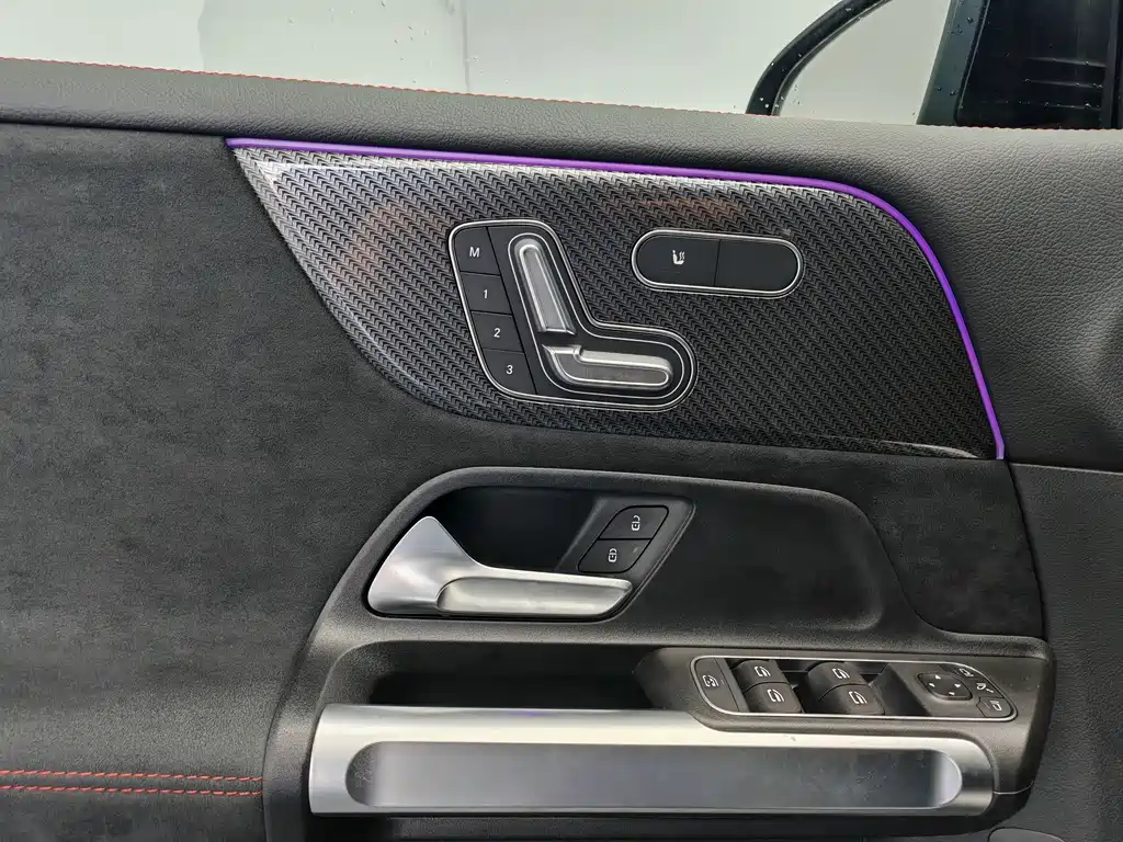 Mercedes-Benz GLB AMG 2025 — фото 17