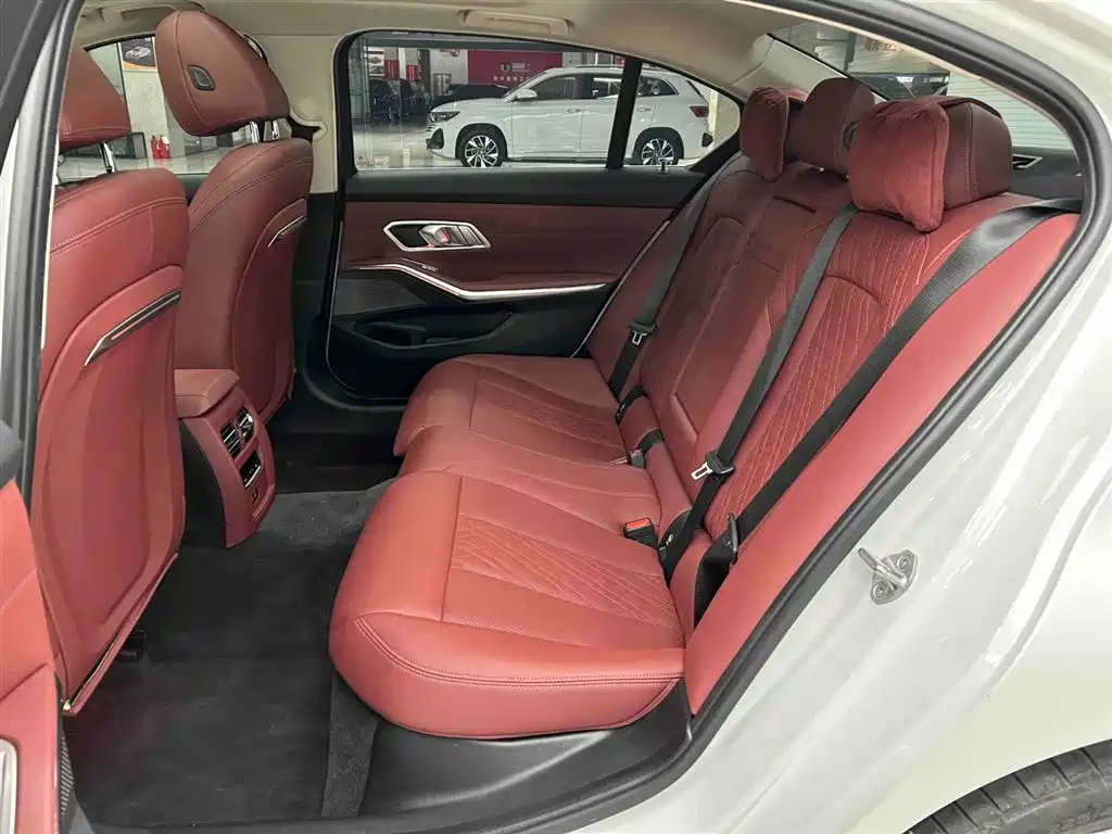 BMW 3 Series 2023 — фото 15