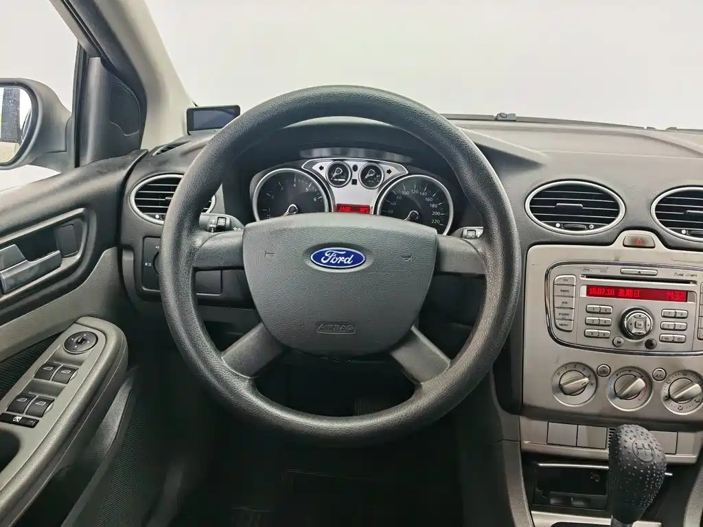 Ford Focus 2014 — фото 11