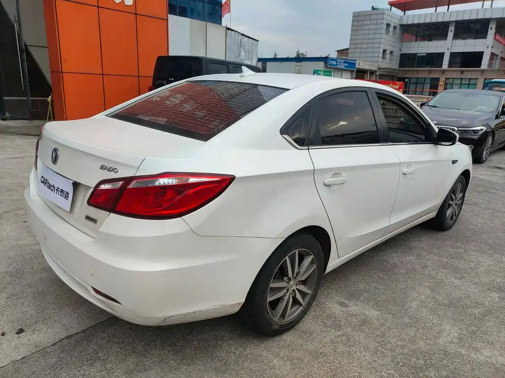 Changan Eado 2016 — фото 3