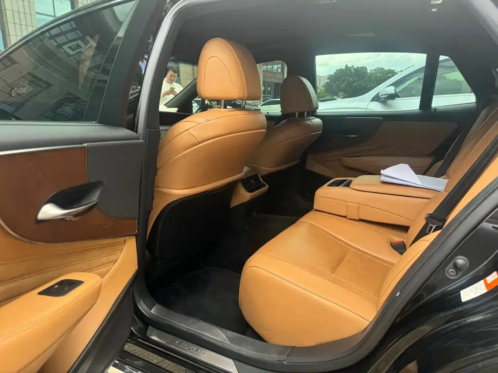 Lexus LS 2021 — фото 5