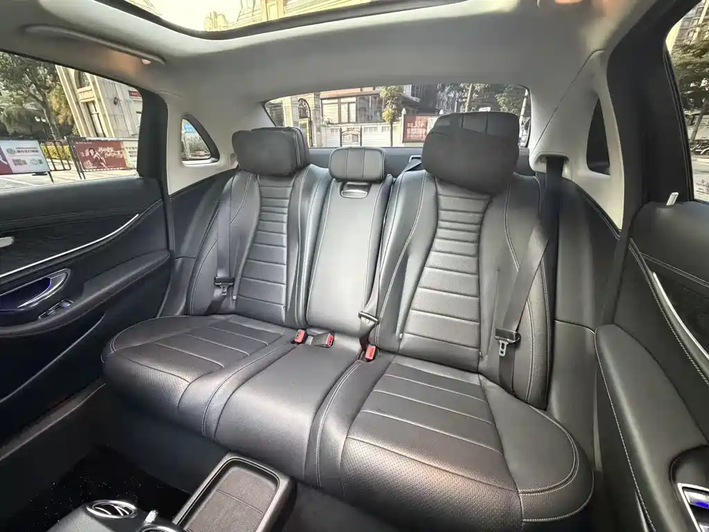 Mercedes-Benz E-Class 2017 — фото 11