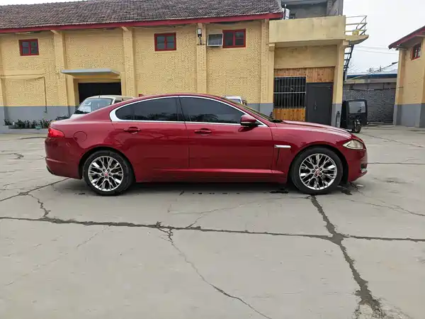 Jaguar XF 2015