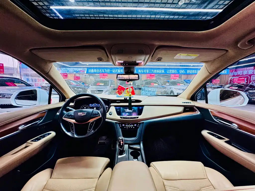 Cadillac XT5 2016 — фото 11
