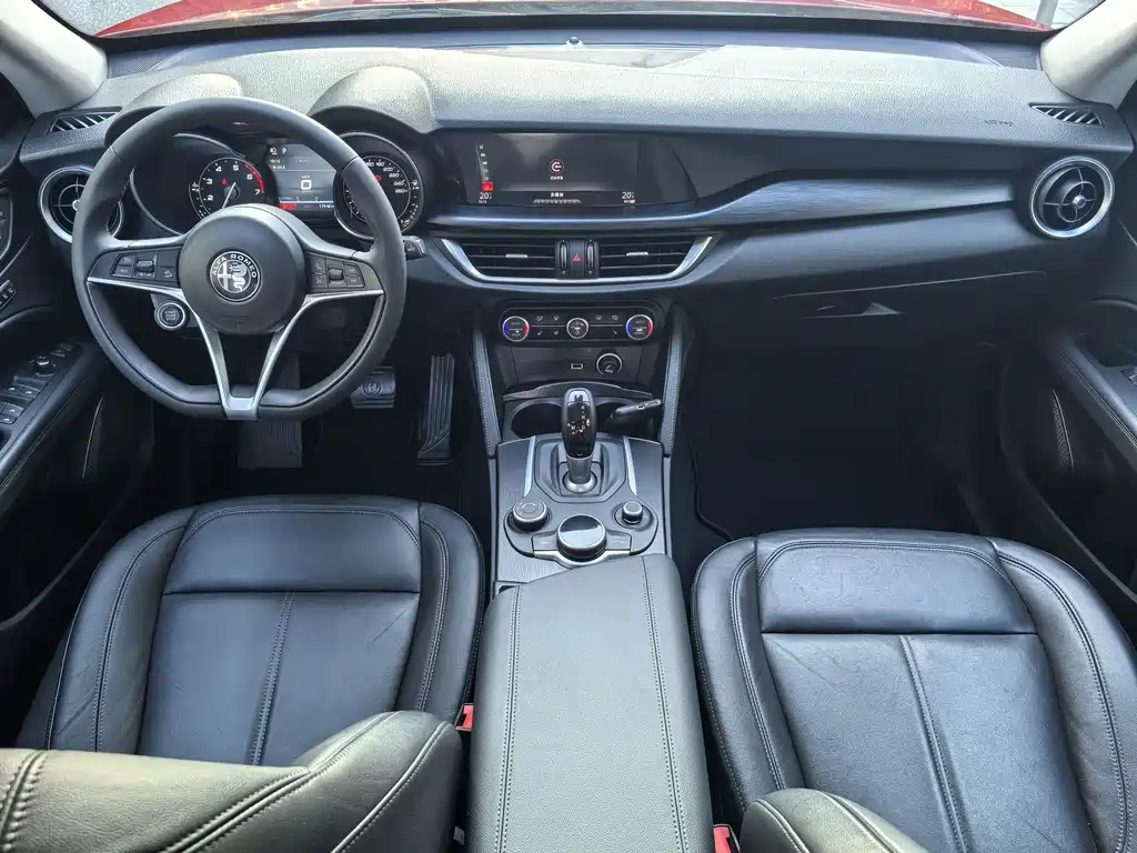 Alfa Romeo Stelvio 2018 — фото 16