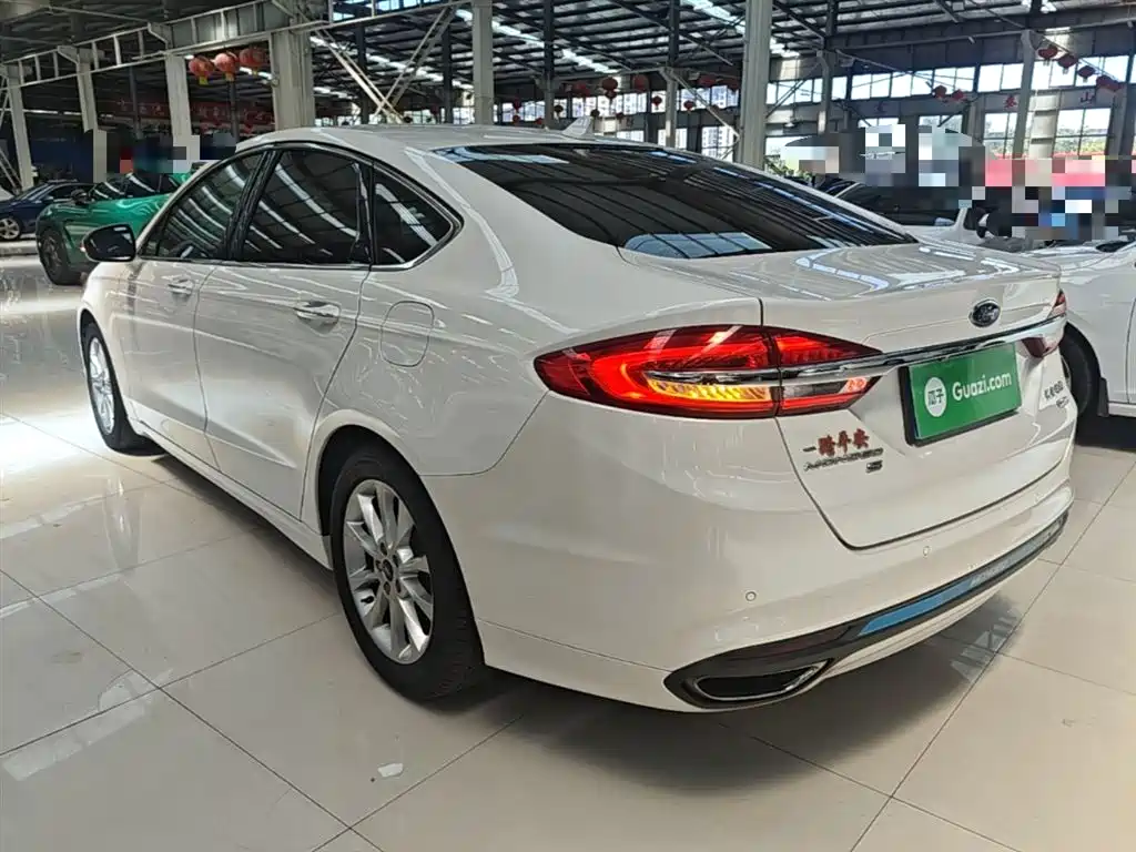 Ford Mondeo 2017 — фото 23