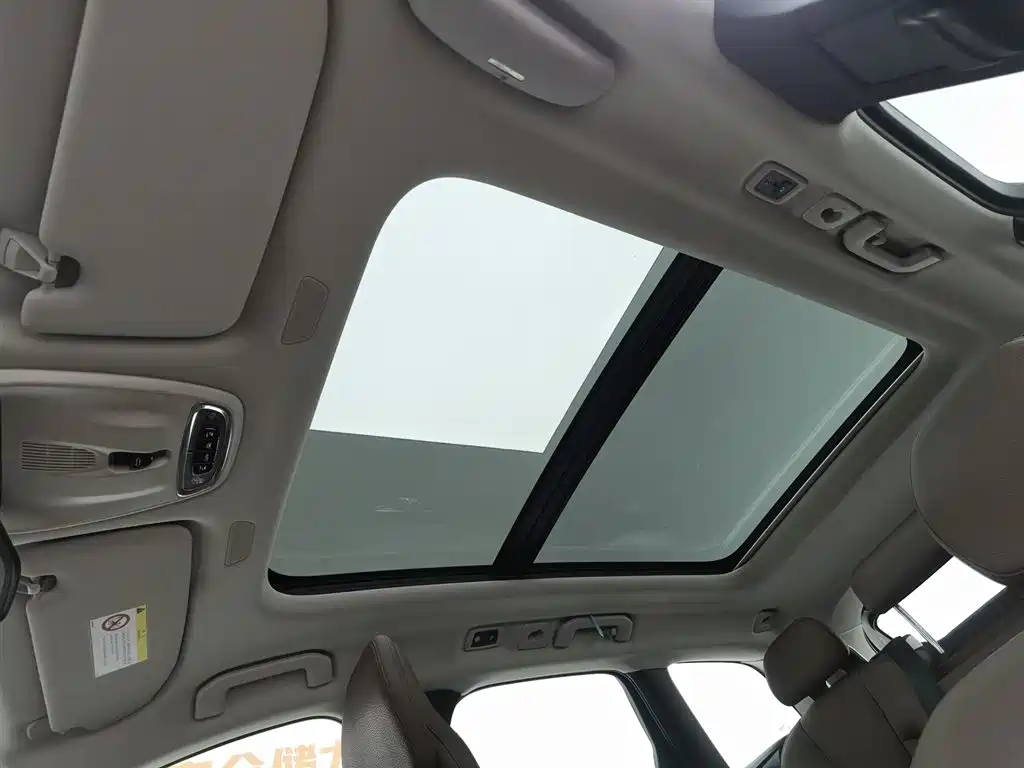 Volvo XC60 2019 — фото 14