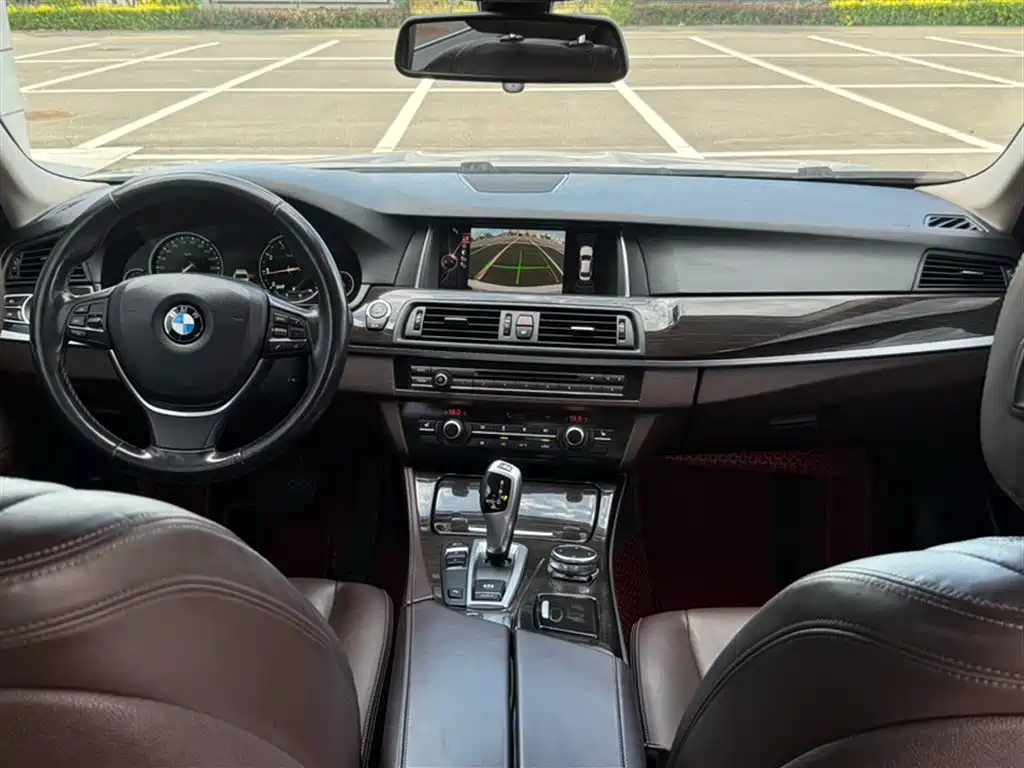 BMW 5 Series 2017 — фото 8