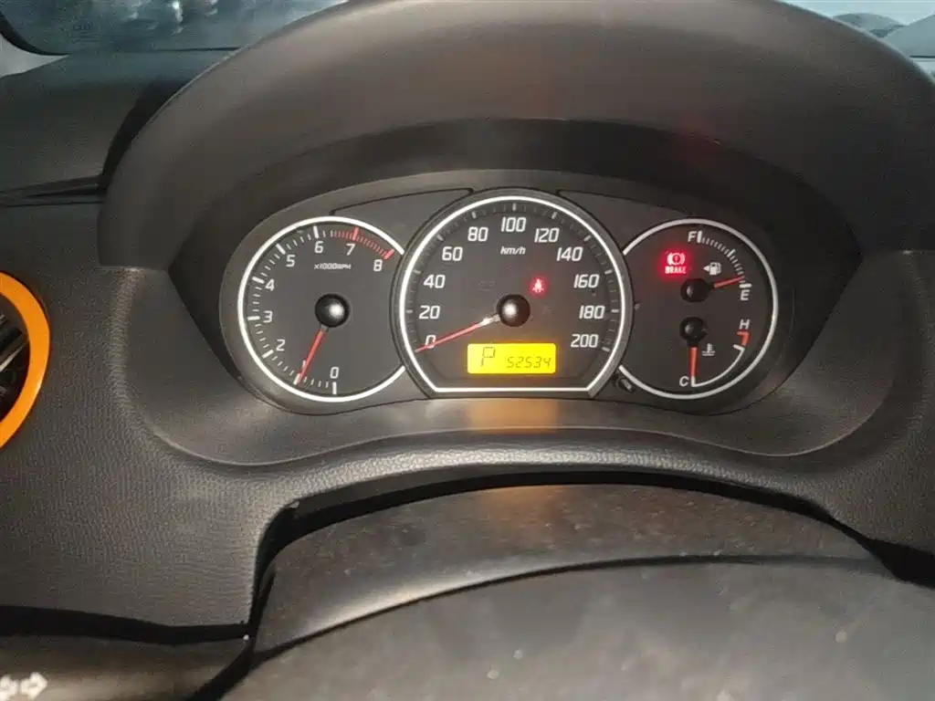 Suzuki Swift 2018 — фото 12