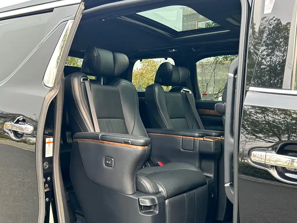 Toyota Alphard 2017 — фото 10