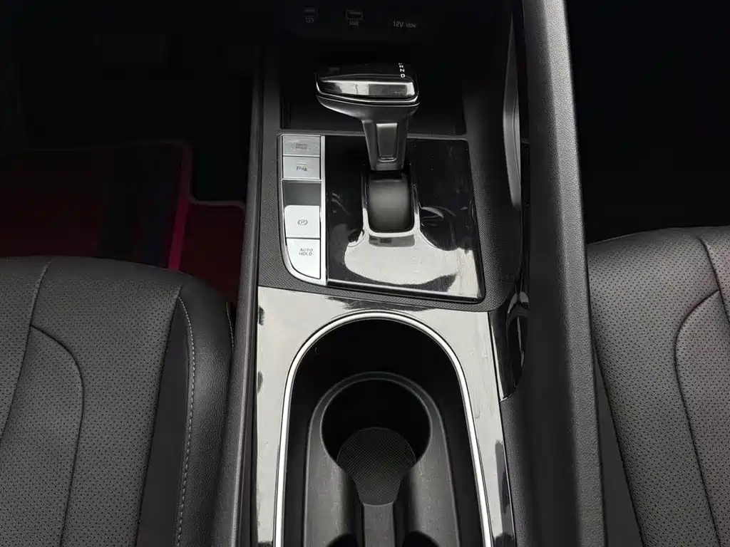 Hyundai Elantra 2022 — фото 14