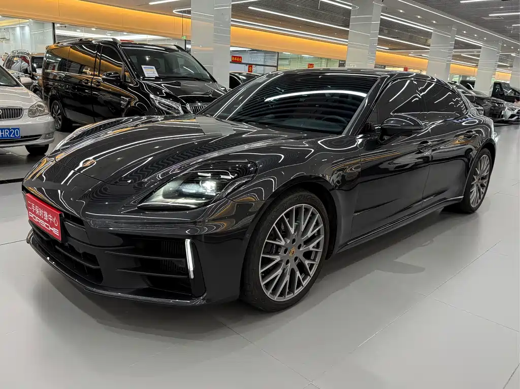 Porsche Panamera 2025
