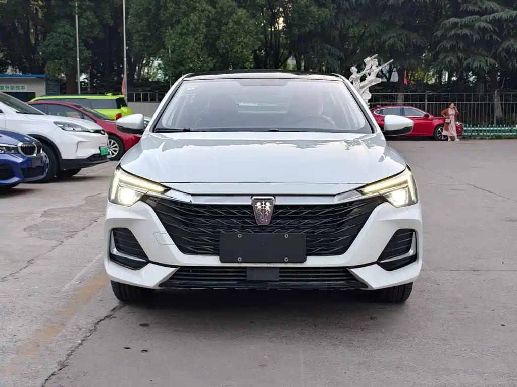 Roewe i6 MAX New Energy — фото 1