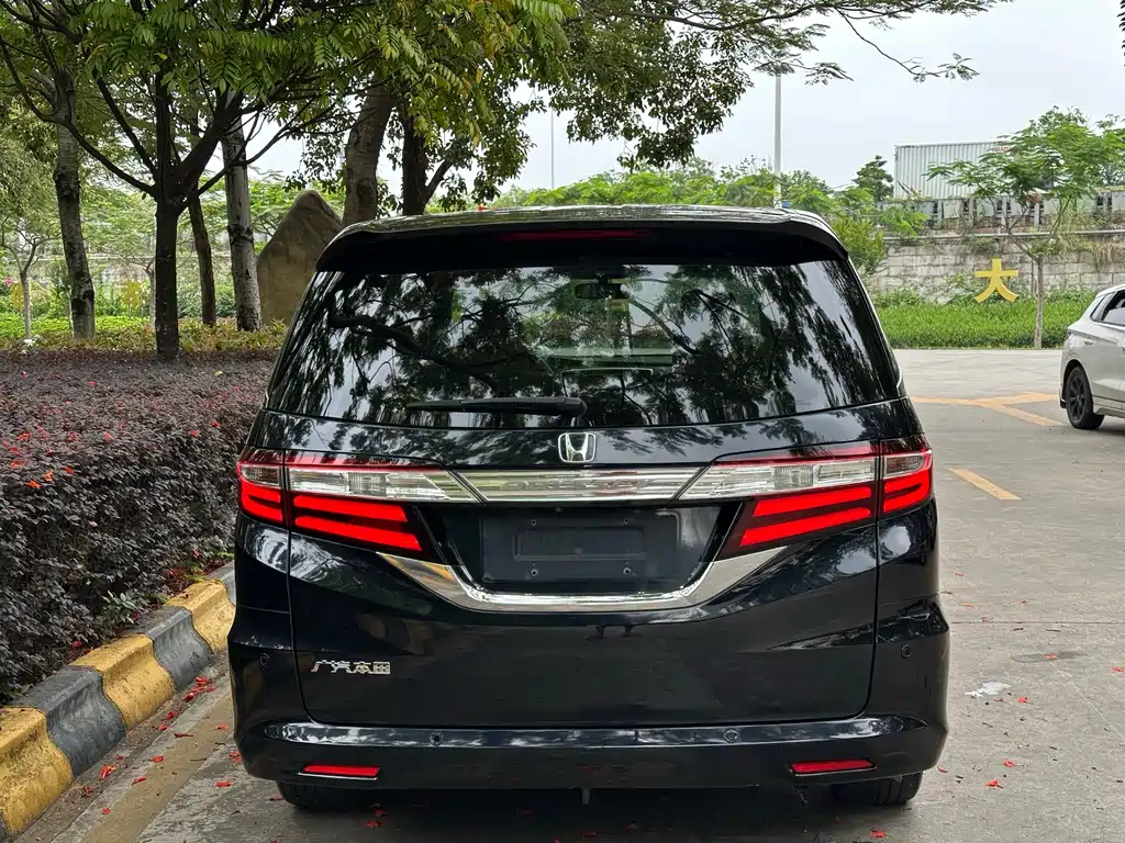 Honda Odyssey 2016 — фото 42