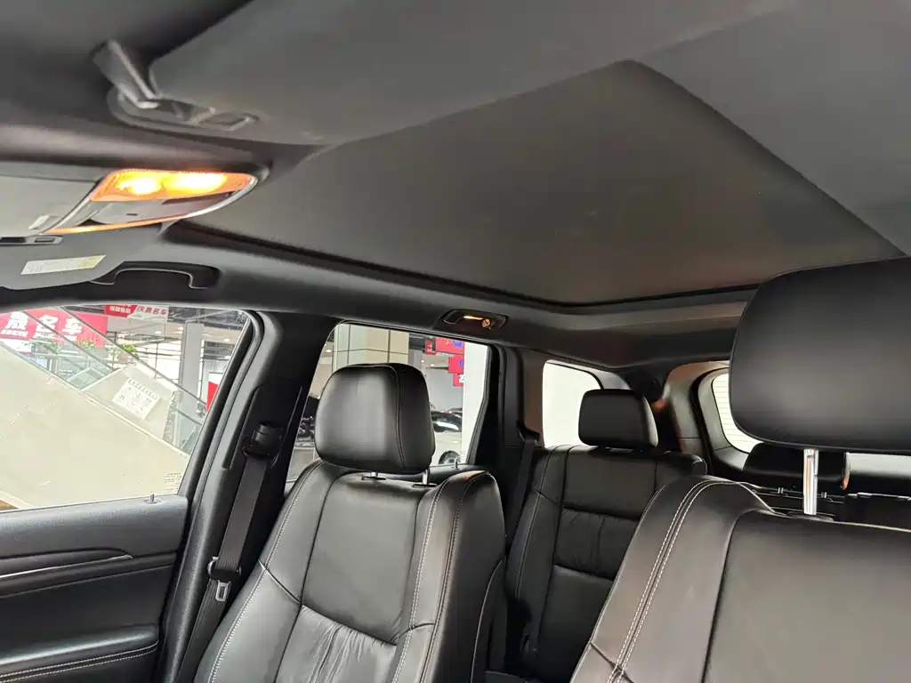 Jeep Grand Cherokee 2016 — фото 18