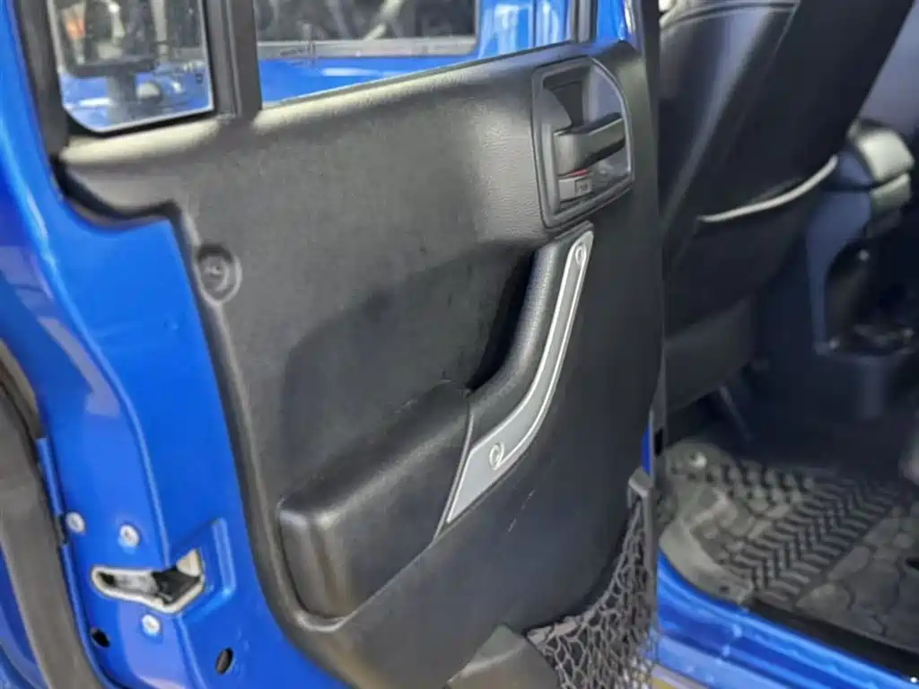 Jeep Wrangler 2017 — фото 11