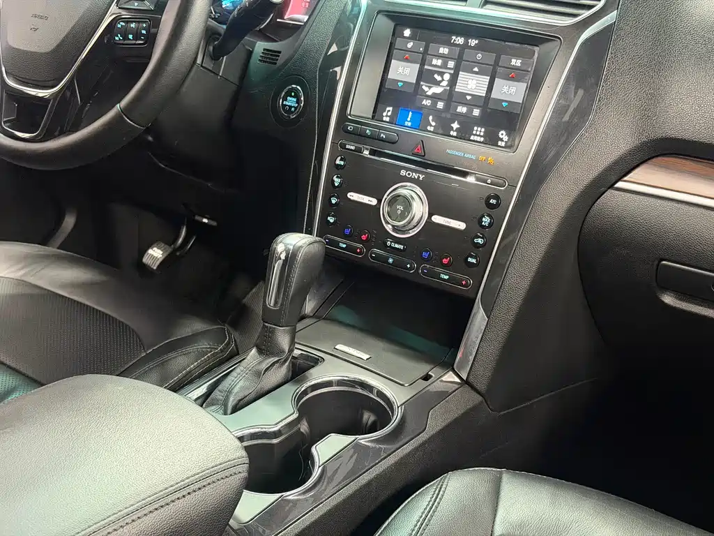 Ford Explorer 2017 — фото 12