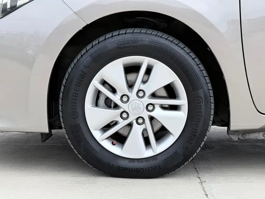 Toyota Corolla 2016 — фото 16