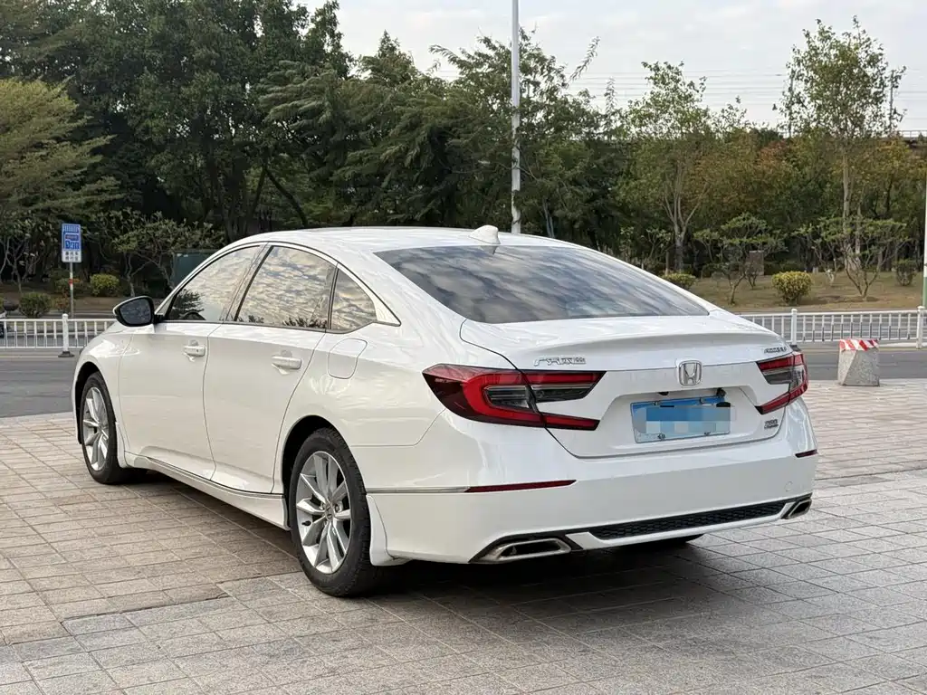 Honda Accord 2022 — фото 9