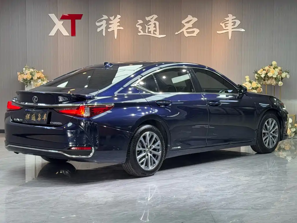 Lexus ES 2022 — фото 10