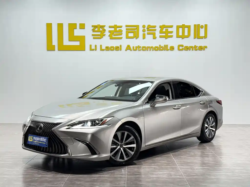 Lexus ES 2021 — фото 1