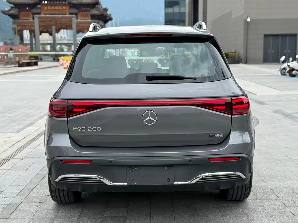 Mercedes-Benz EQB 2026
