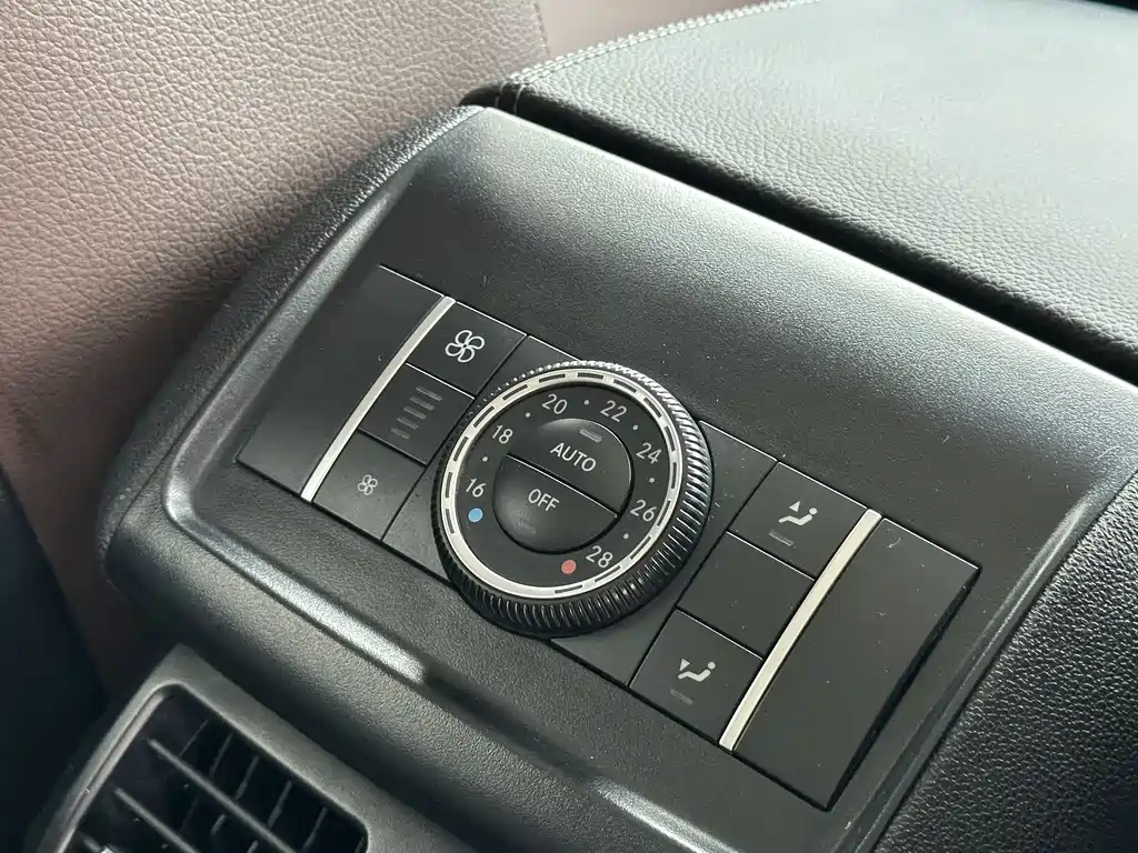Mercedes-Benz R-Class 2016 — фото 18