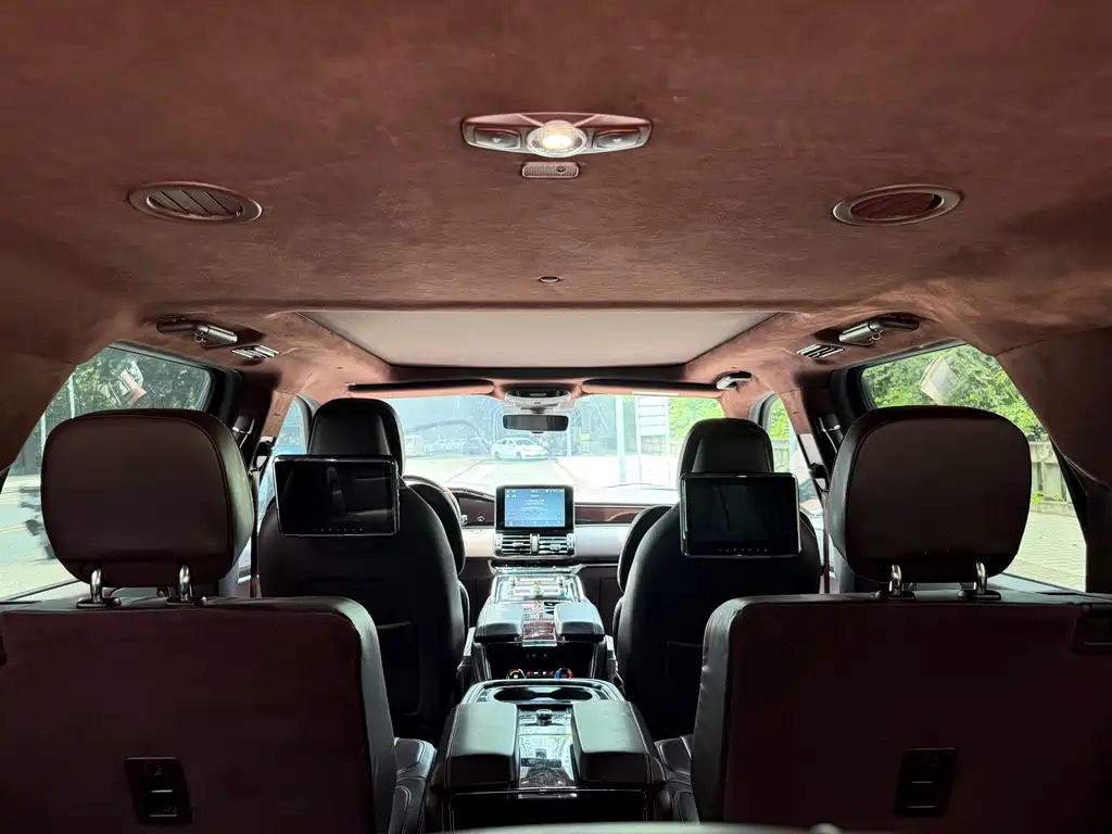Lincoln Navigator 2022 — фото 10