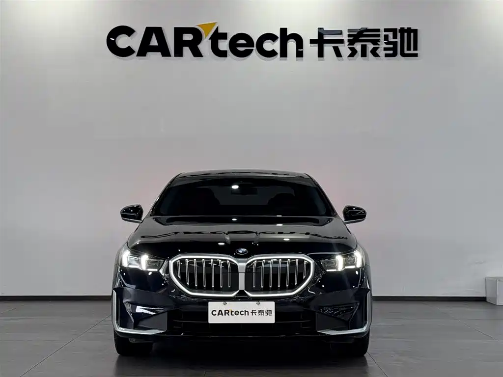 BMW 5 Series 2024 — фото 2