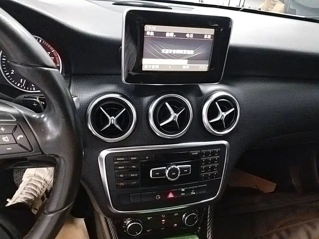 Mercedes-Benz A-Class 2015 — фото 13