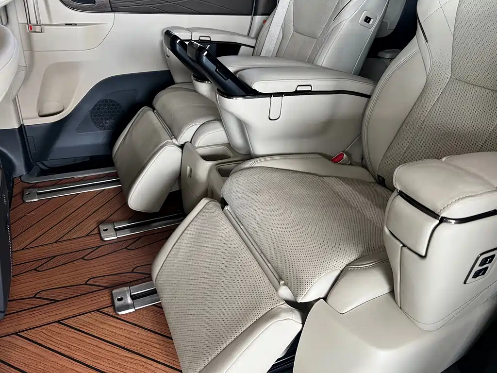 Toyota Alphard 2024 — фото 10